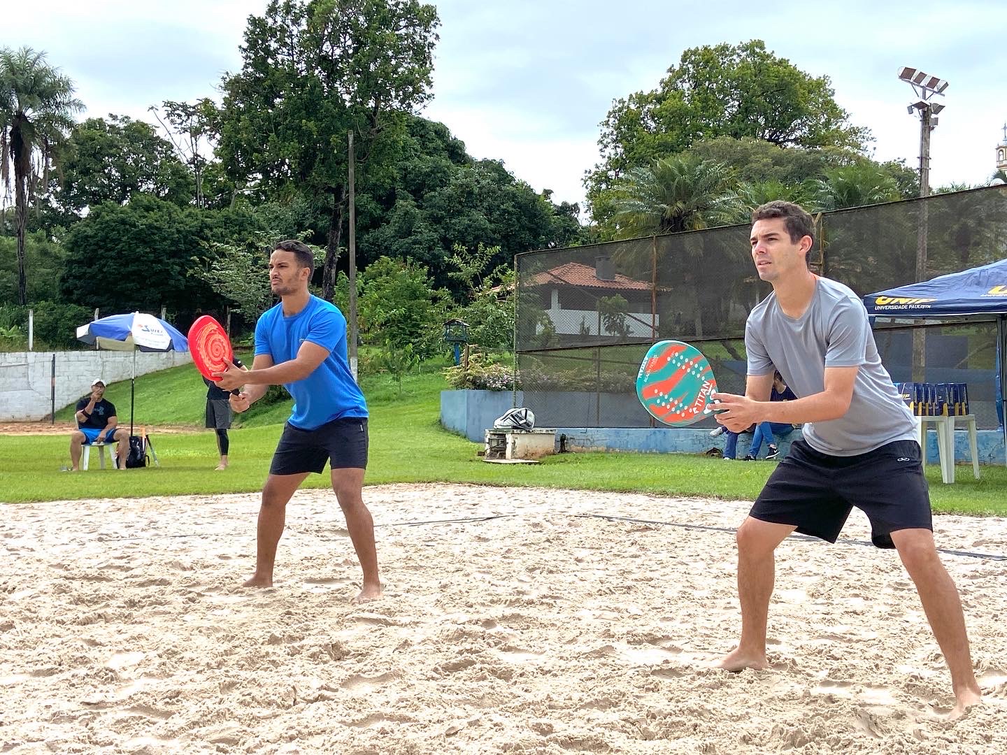 Tudo sobre beach tennis, o esporte que virou febre em